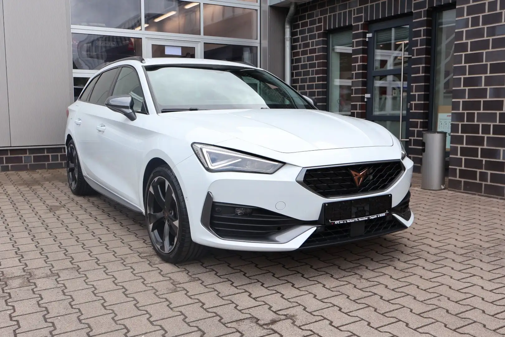 CUPRA Leon Sportstourer AHK schwenk/ACC/LED/DSG/Kamera Weiß - 1