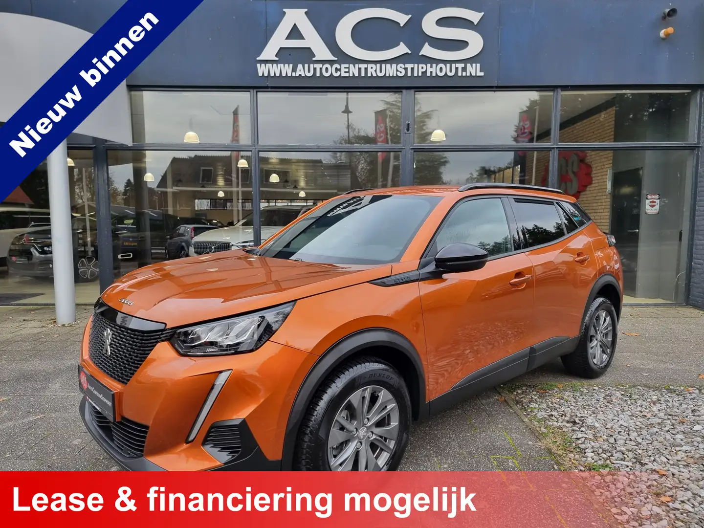 Peugeot 2008 1.2 PureTech Active | 2023 | Carplay | Lane-ass | Naranja - 1