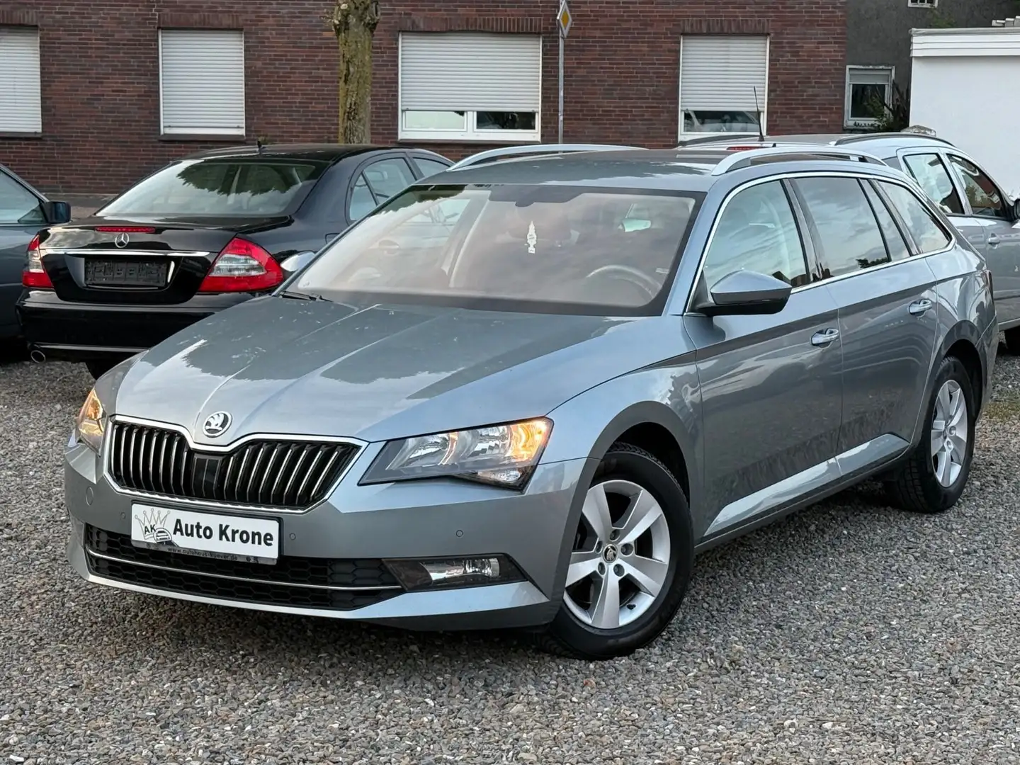 Skoda Superb Ambition 2.0 TDI Automatik R-Cam Navi SHZ Grau - 1