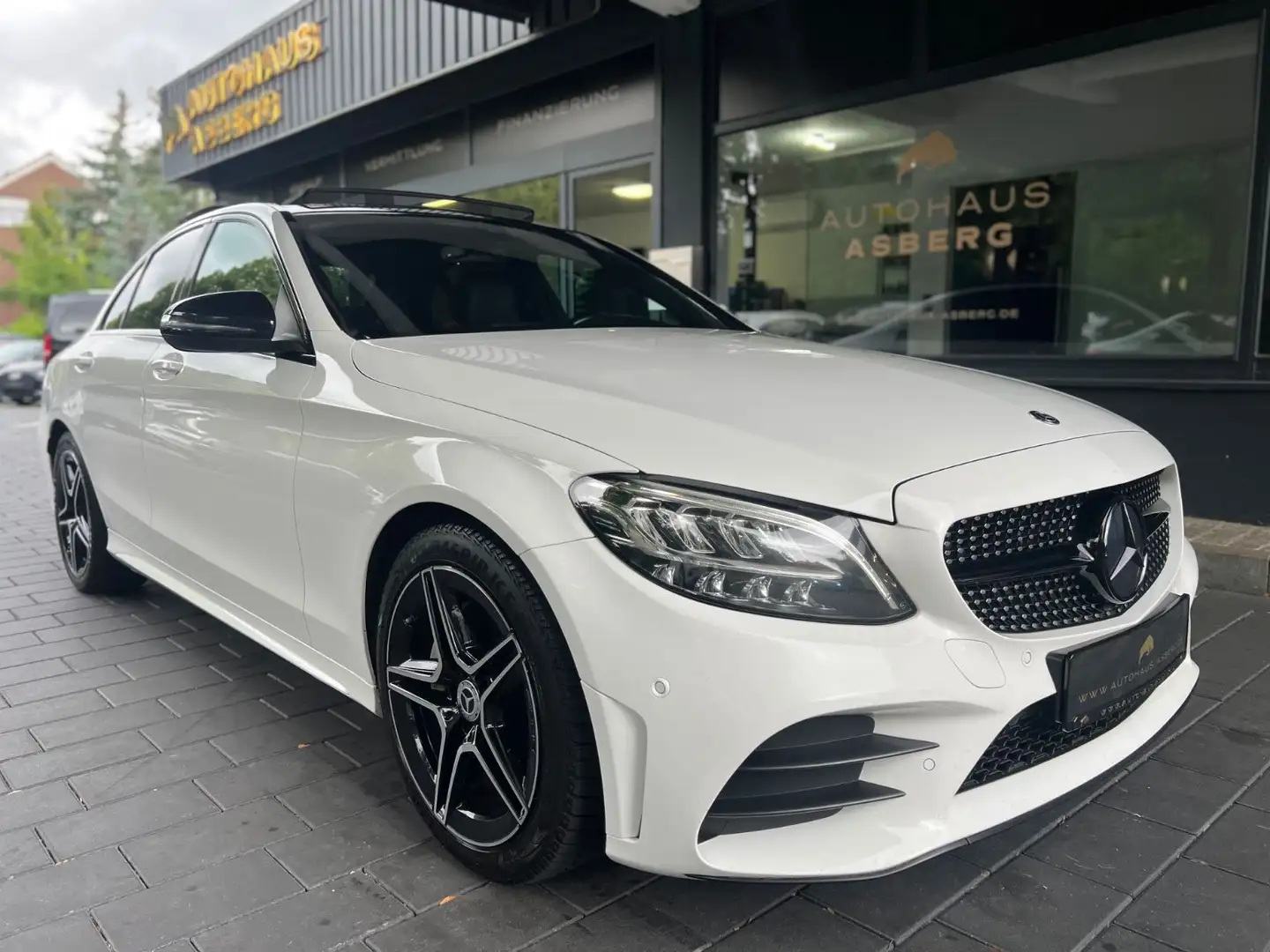 Mercedes-Benz C 220 d Lim. AMG/LED/STHZ/AHK/NAVI/PANO/NIGHT P. Weiß - 1