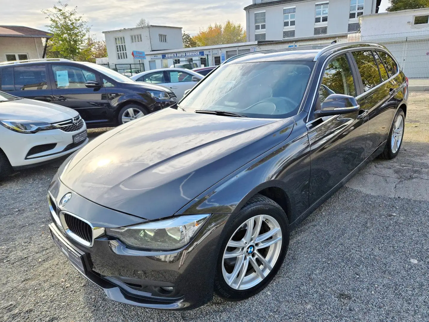 BMW 320 Baureihe 3 Touring 320 d xDrive Advantage Brun - 2