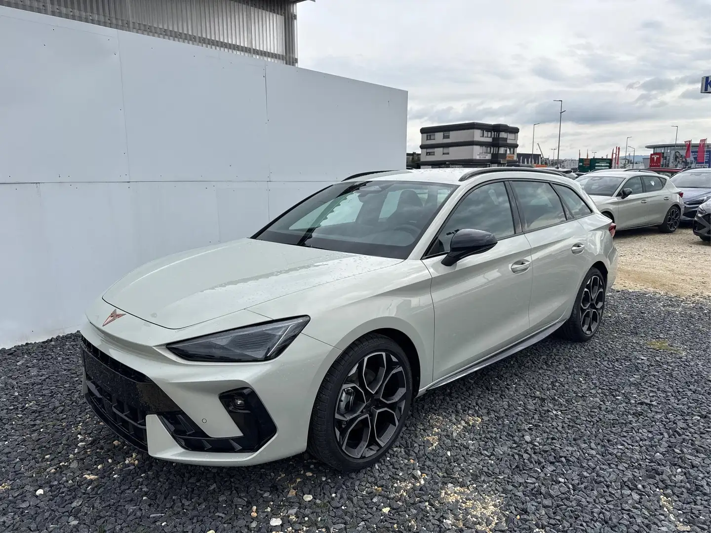 CUPRA Leon Sportstourer 1.5 eTSI DSG AHK ALCANTARA KEYLESS... Grau - 1