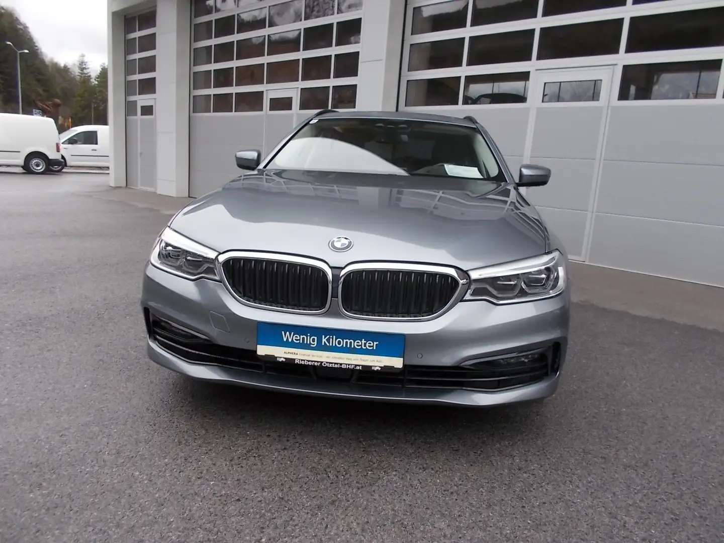 BMW 520 520d Touring Aut. Grau - 2