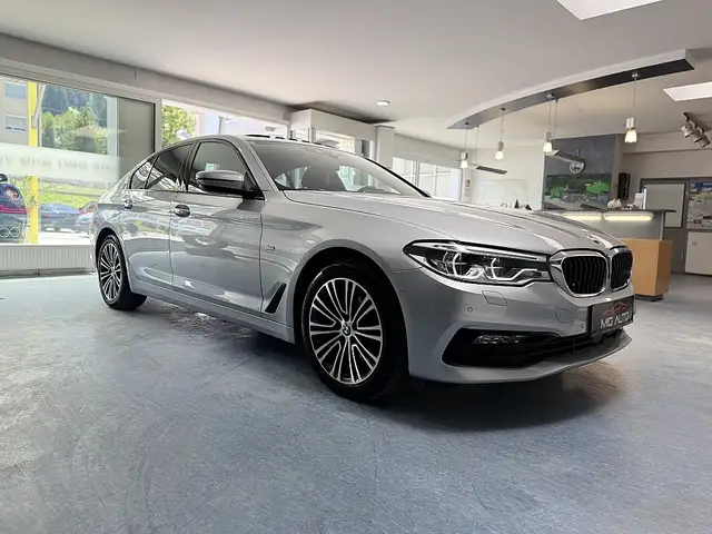 BMW 5 Series view 8