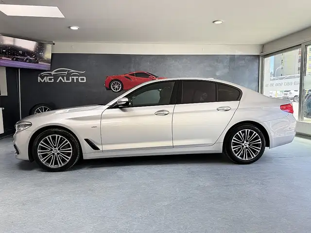 BMW 5 Series view 4