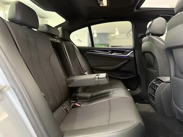 BMW 5 Series view 15
