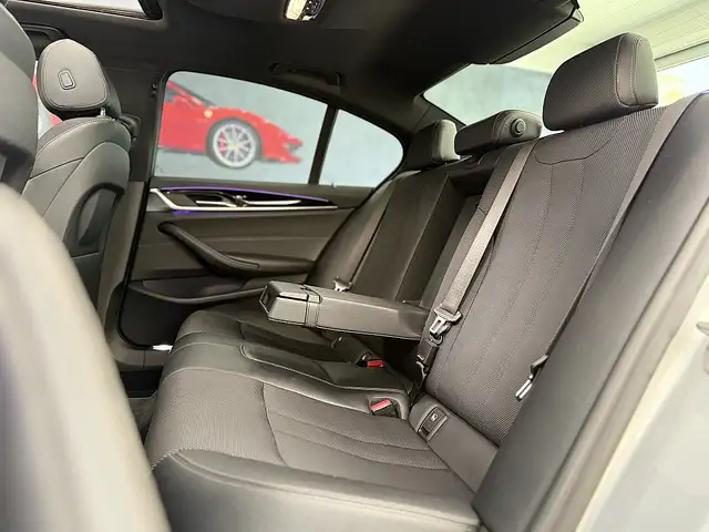 BMW 5 Series view 14