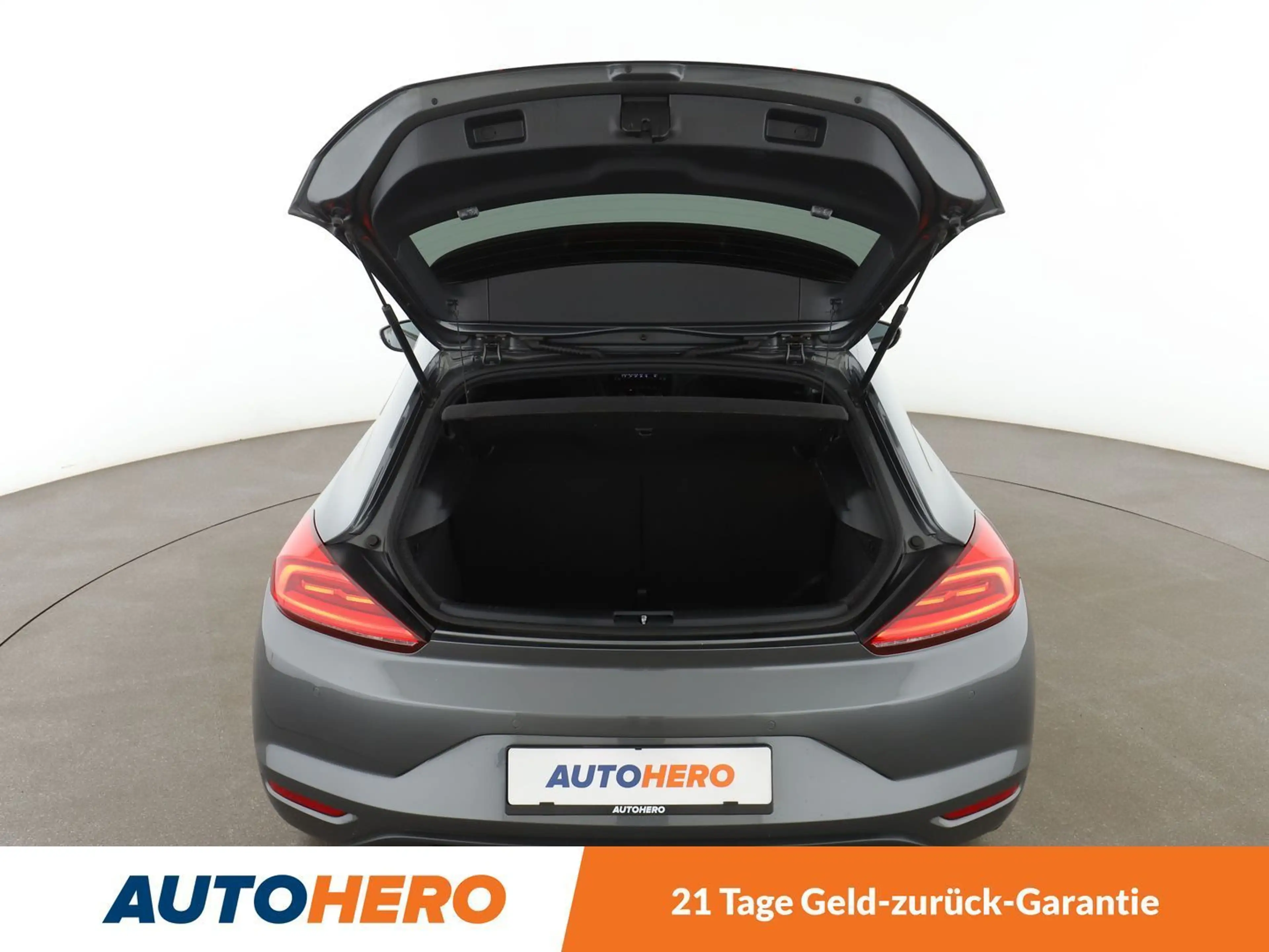 Volkswagen Scirocco 2.0 TSI Sound BM*NAVI*TEMPO*XENON*PDC* — photo 10