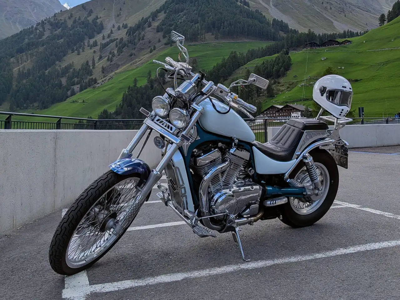 Suzuki VS 600