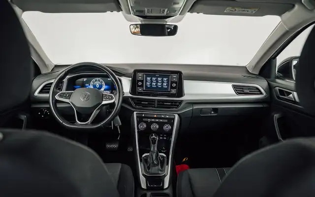 Volkswagen T-Roc view 10