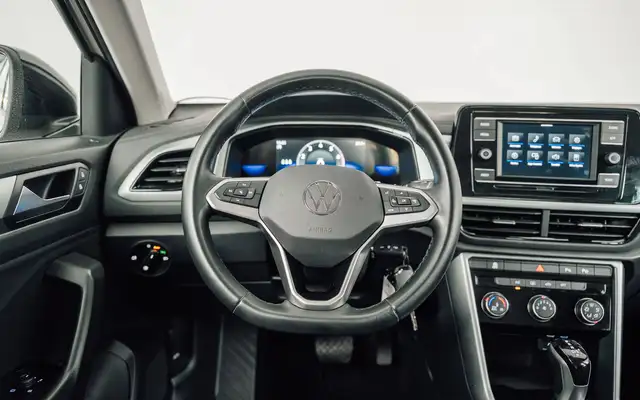Volkswagen T-Roc view 11