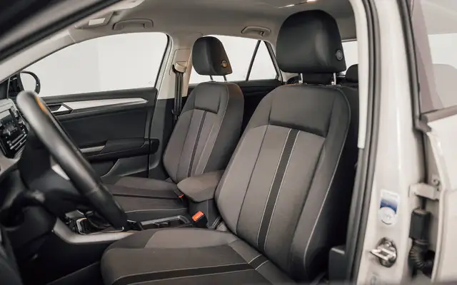 Volkswagen T-Roc view 8