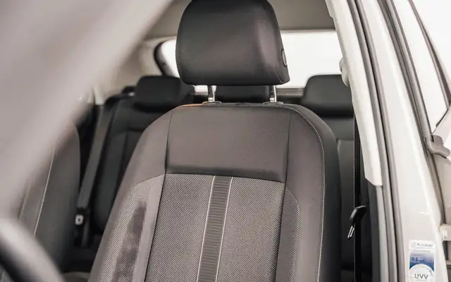 Volkswagen T-Roc view 9