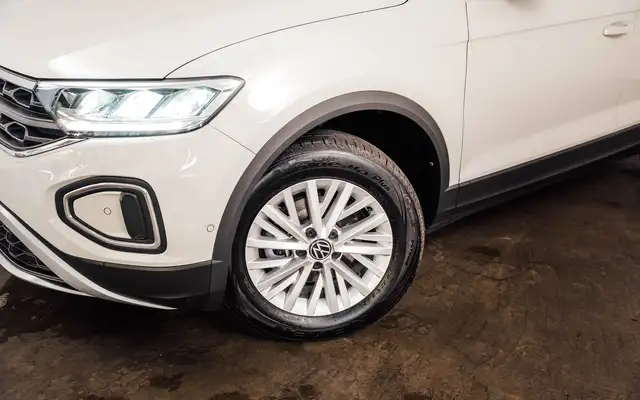 Volkswagen T-Roc view 5