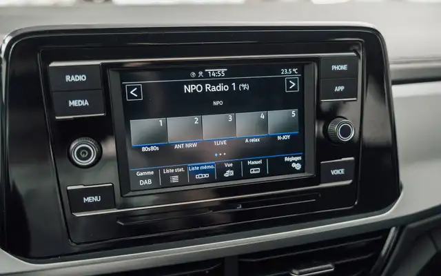 Volkswagen T-Roc view 14