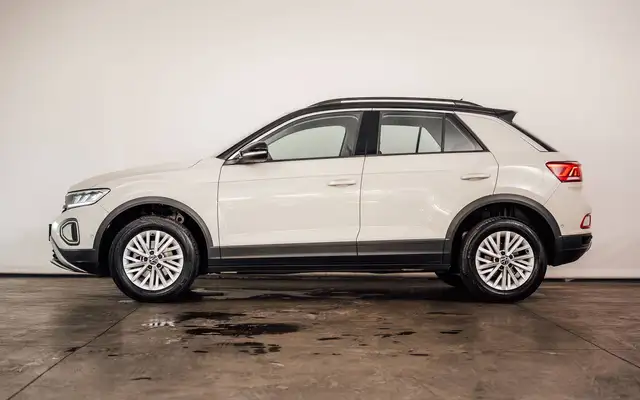 Volkswagen T-Roc view 2