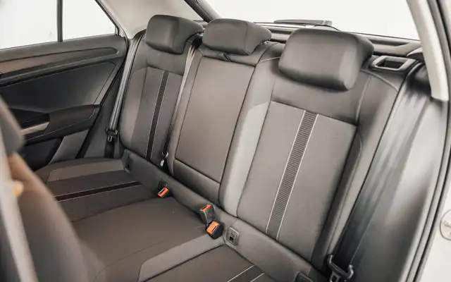 Volkswagen T-Roc view 7
