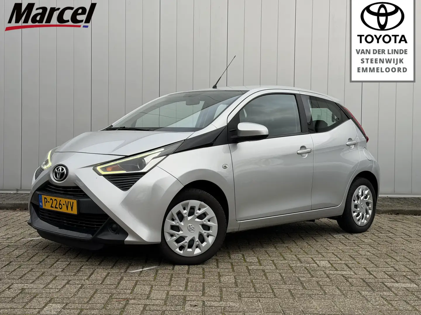 Toyota Aygo 1.0 VVT-i x-play Apple Carplay Camera Gris - 1