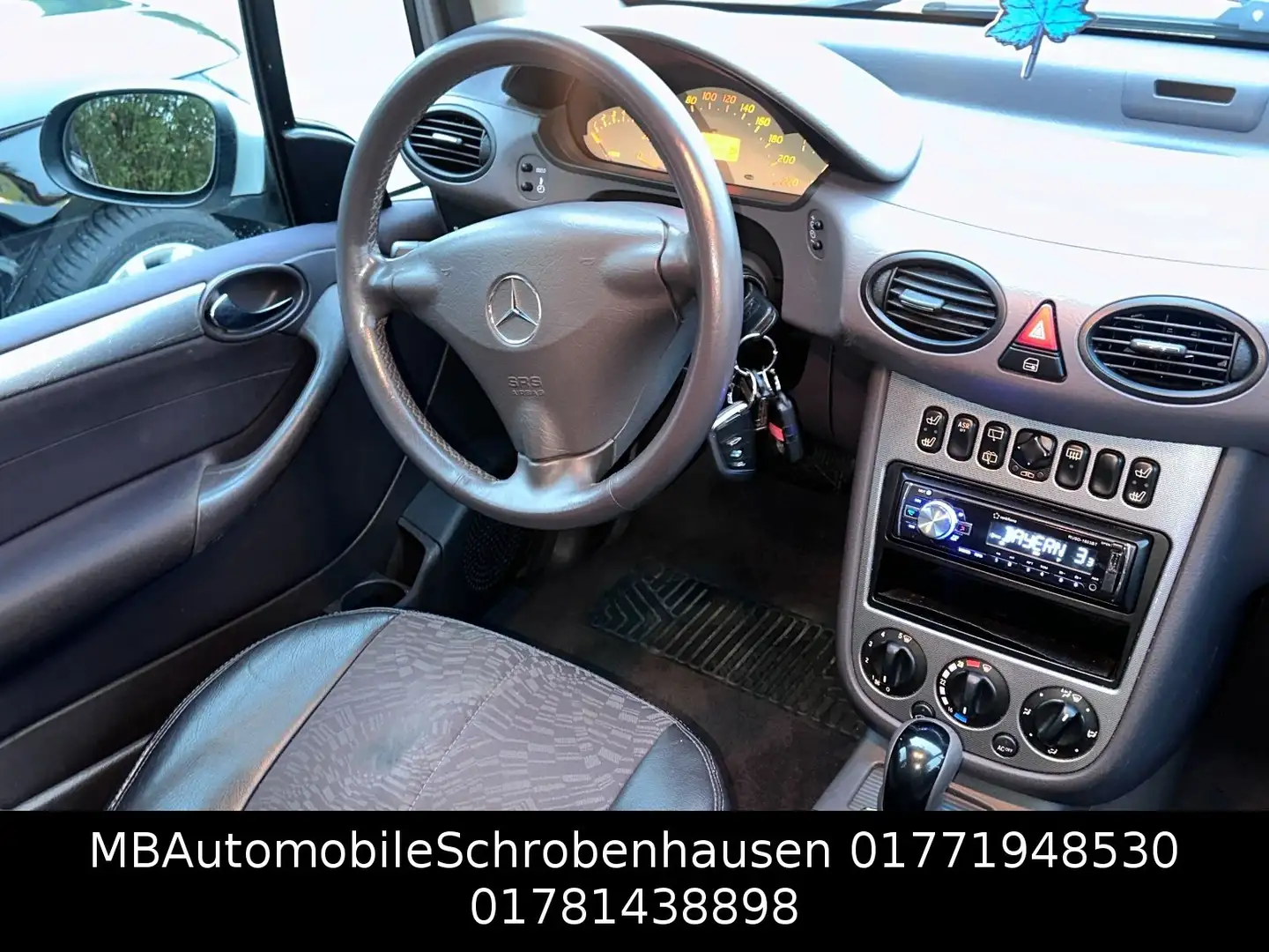 Mercedes-Benz A 190 AVANTGARDE AUTOMATIK Silber - 2