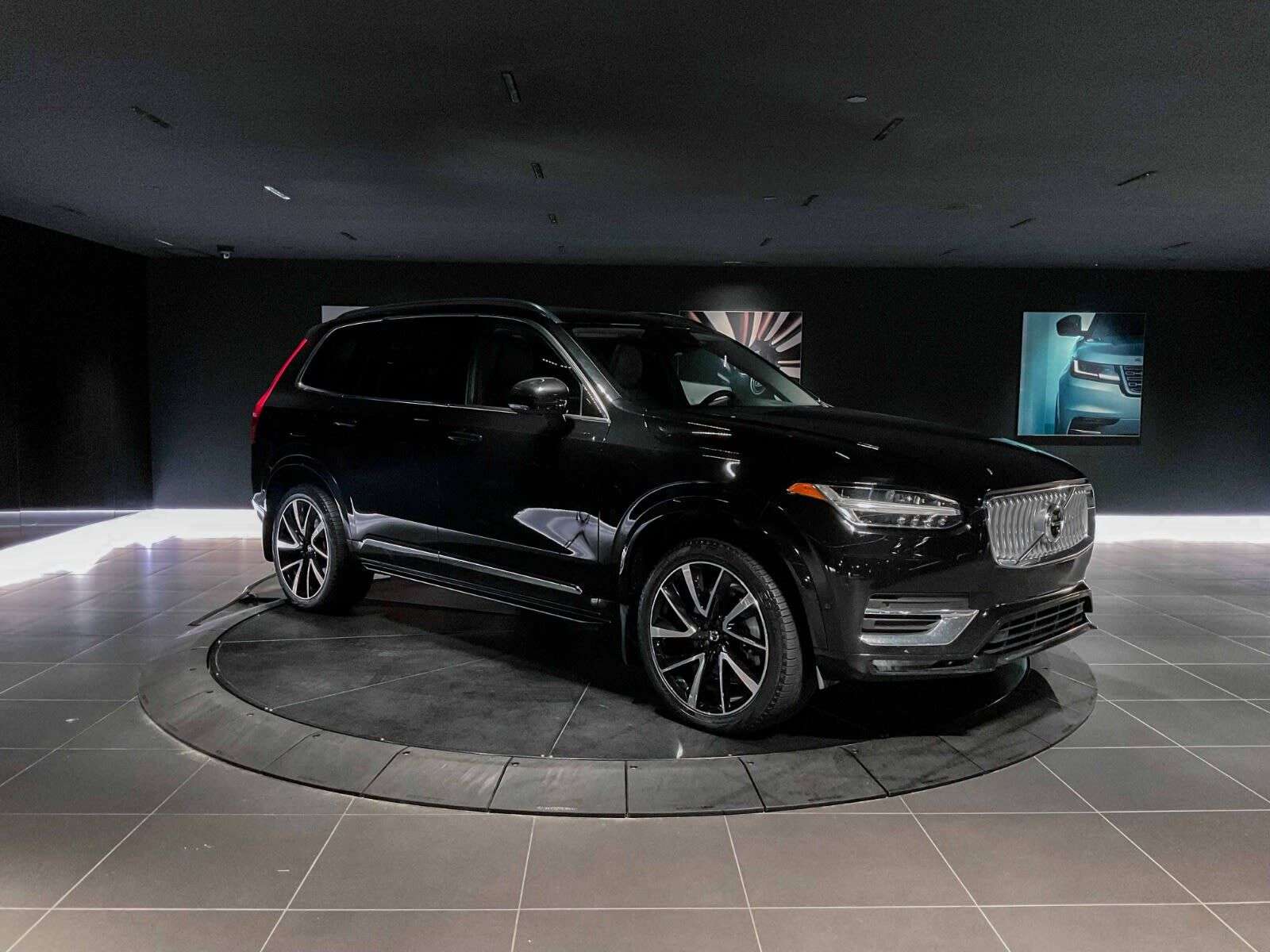 2024 Volvo XC90 Plus Bright Theme | 3rd Row Seating | Sunroof | Na alt 3