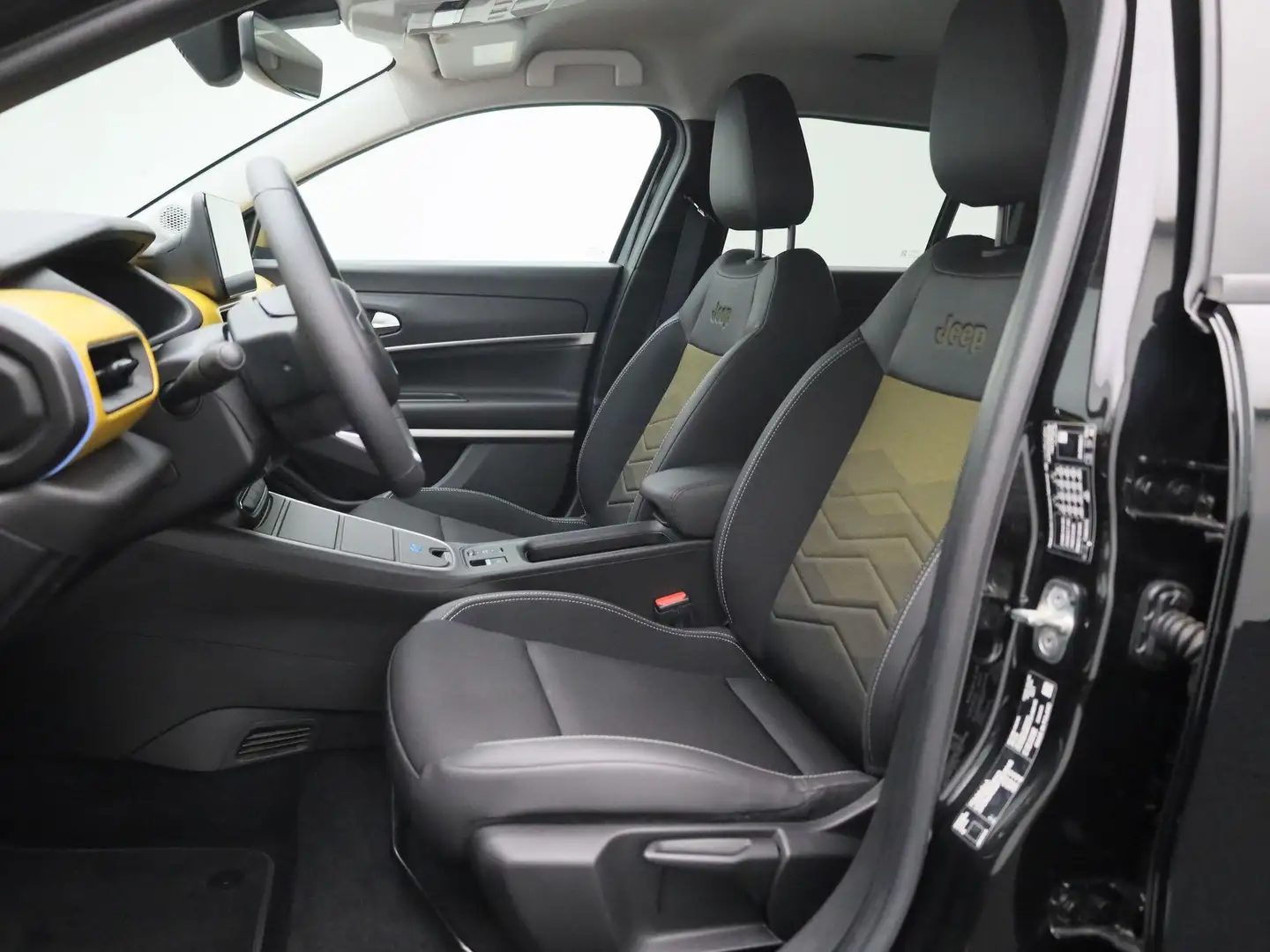 Jeep Avenger 1st Edition 54 kWh | Navigatie | Parkeersensoren | Zwart - 2