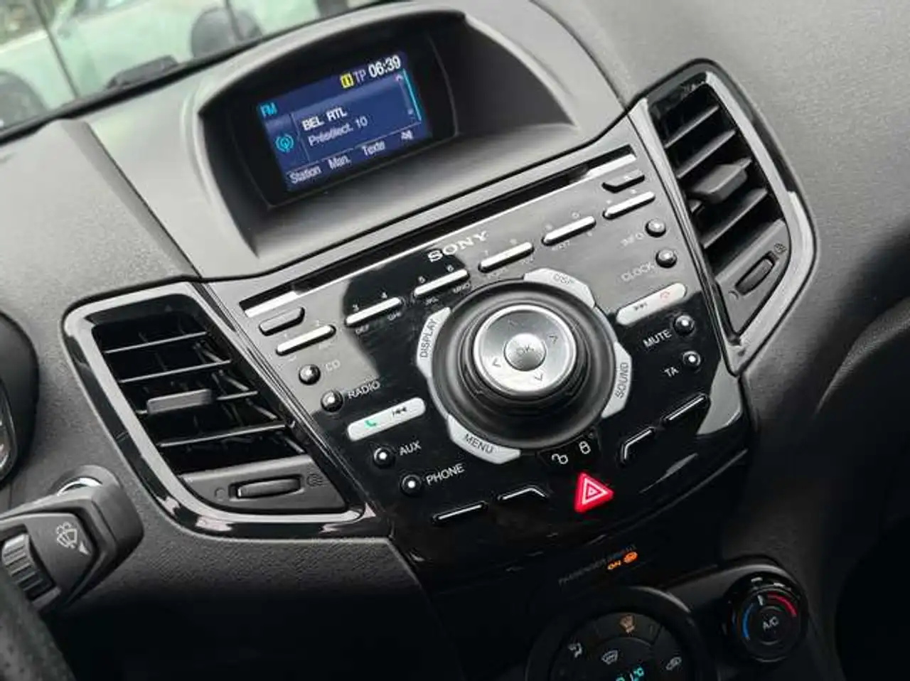 Ford Fiesta 5 portes — photo 12