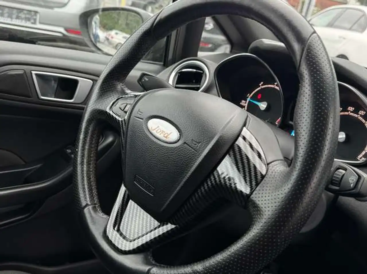 Ford Fiesta 5 portes — photo 15