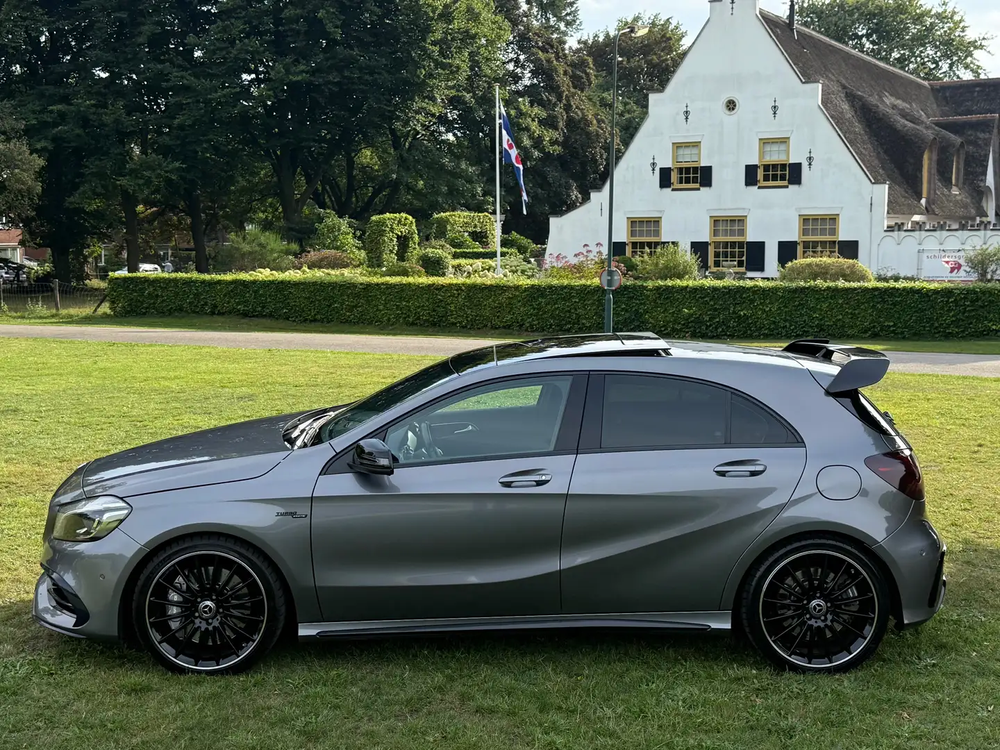 Mercedes-Benz A 45 AMG MATIC Automaat zeer compleet & perfect onderhouden Šedá - 2