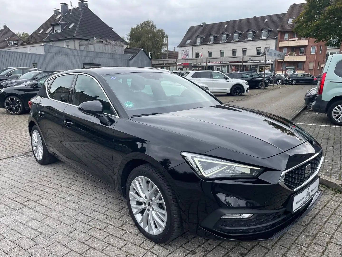 SEAT Leon Xcellence e-Hybrid PDC App Conect ACC Klima Schwarz - 2