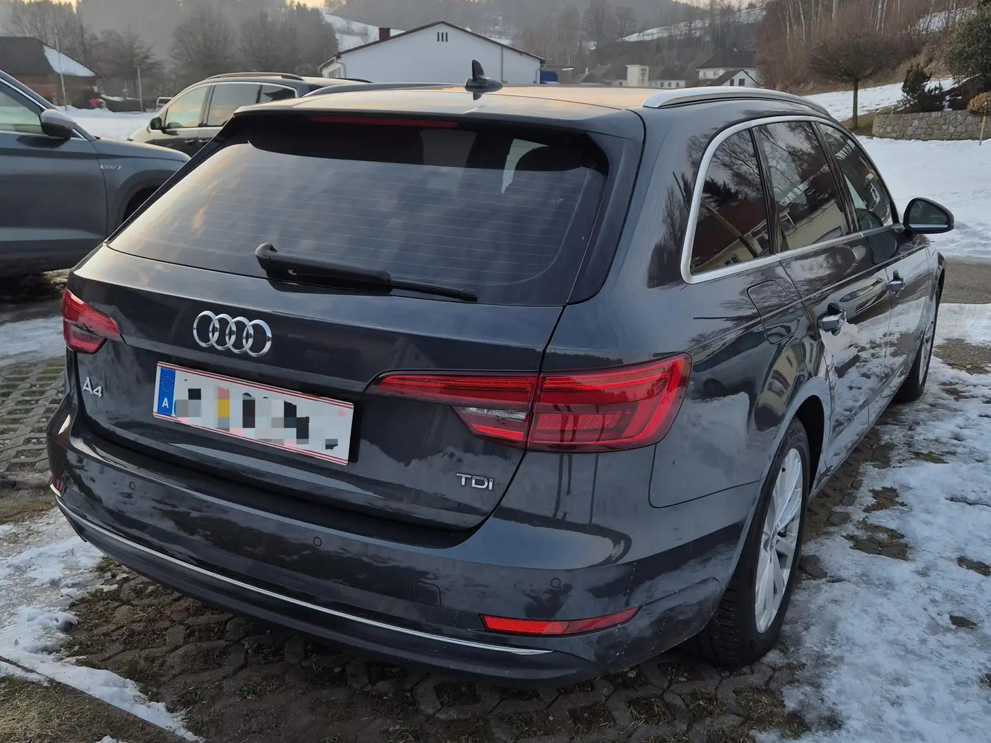 Audi A4 Avant Grau - 2