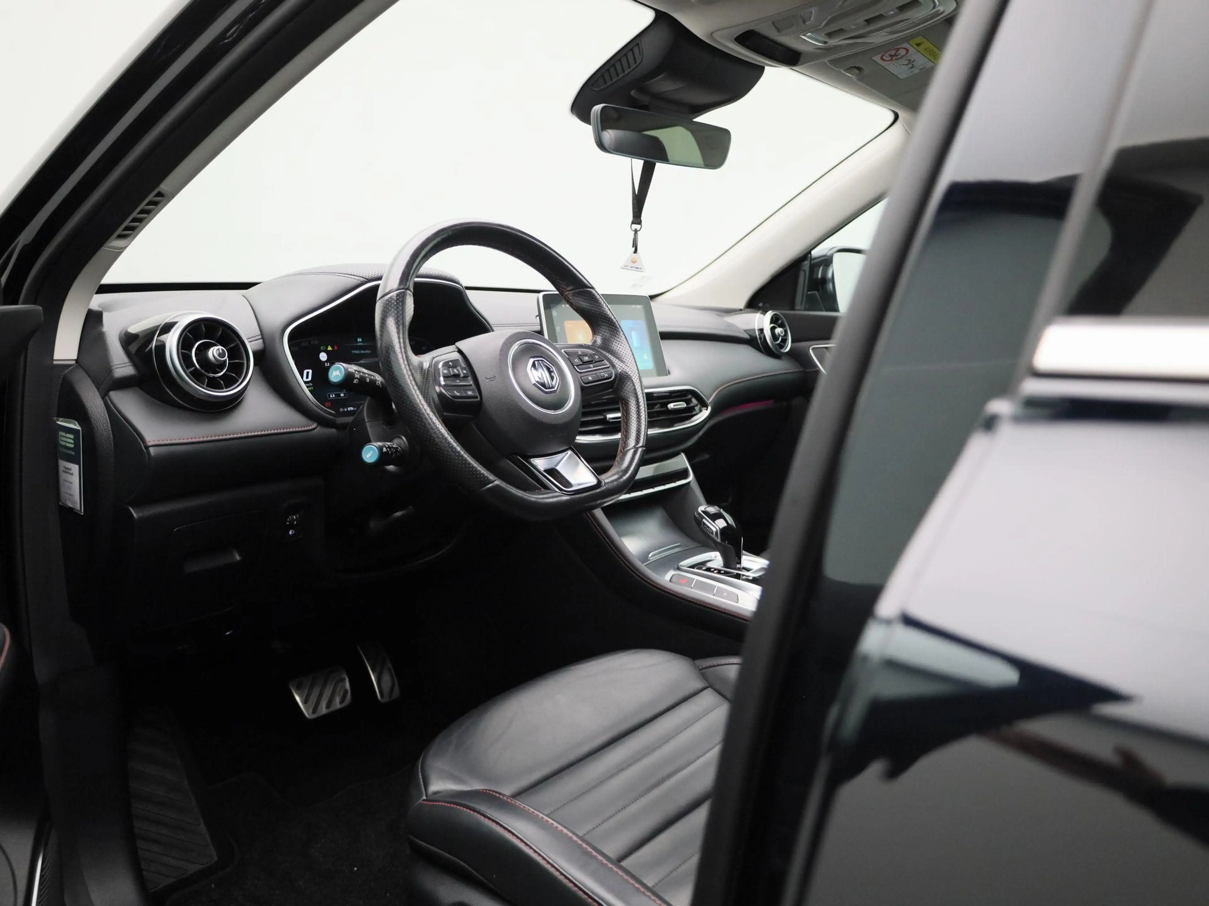 MG EHS 1.5 TGDI PHEV Aut. Luxury | Panoramadak | Navi | 3 — photo 7