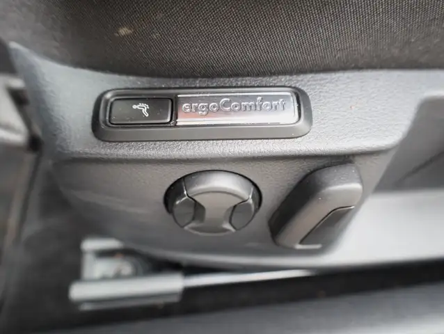 Volkswagen Passat view 14
