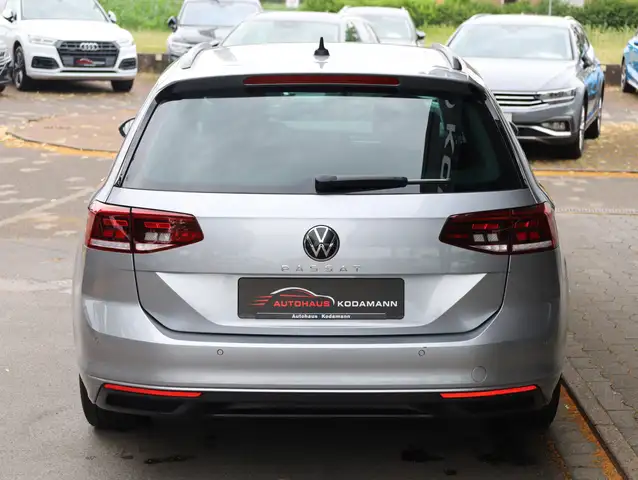 Volkswagen Passat view 9