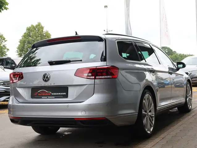 Volkswagen Passat view 11