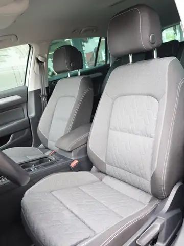 Volkswagen Passat view 13
