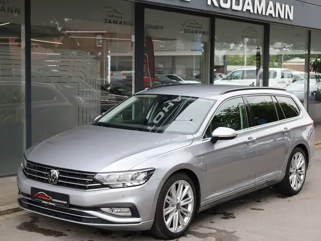 Volkswagen Passat view 5
