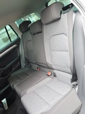 Volkswagen Passat view 15