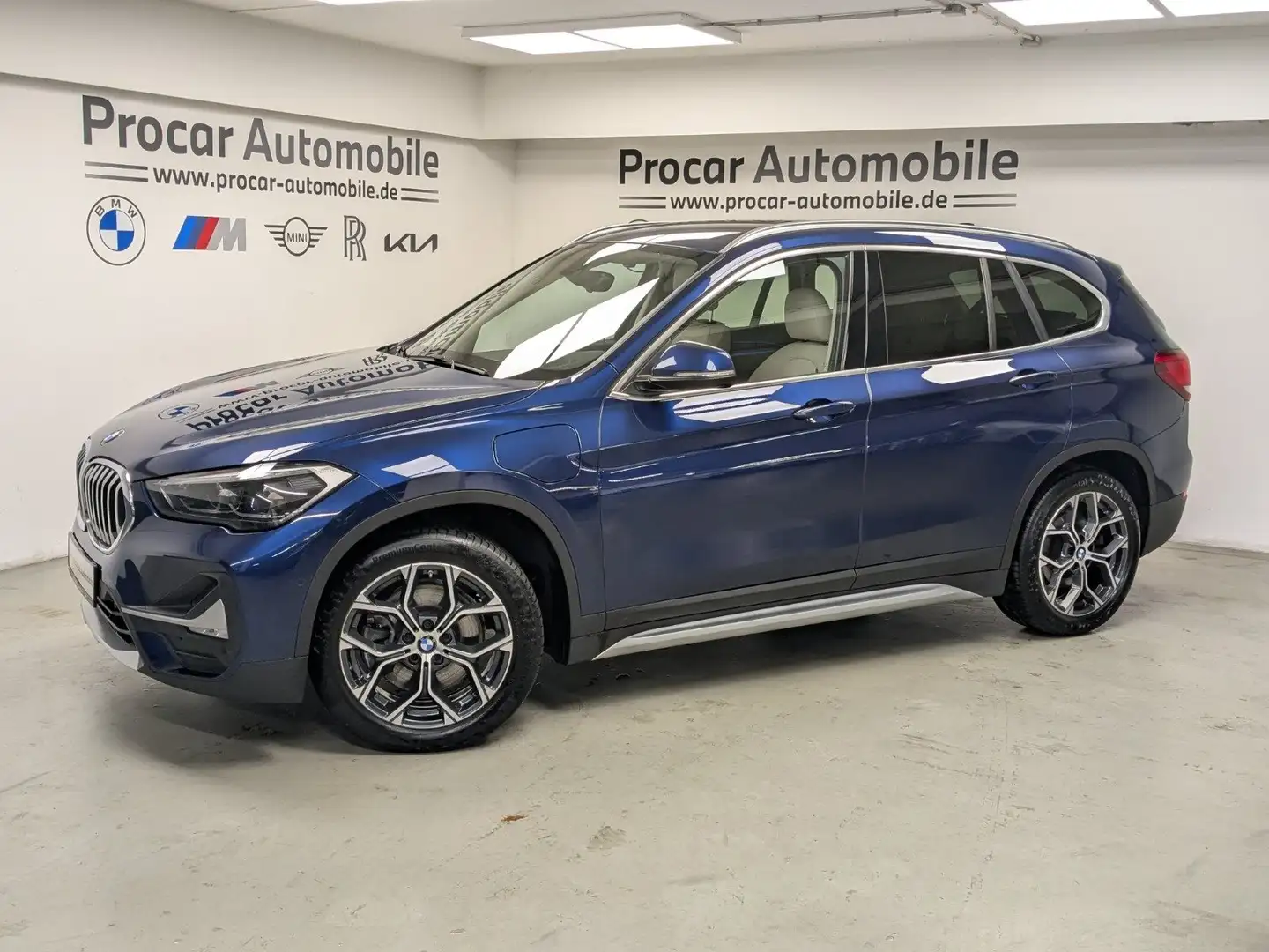 BMW X1 xDrive25e xLine HuD HiFi RFK 18'' PA DAB LED Blau - 2