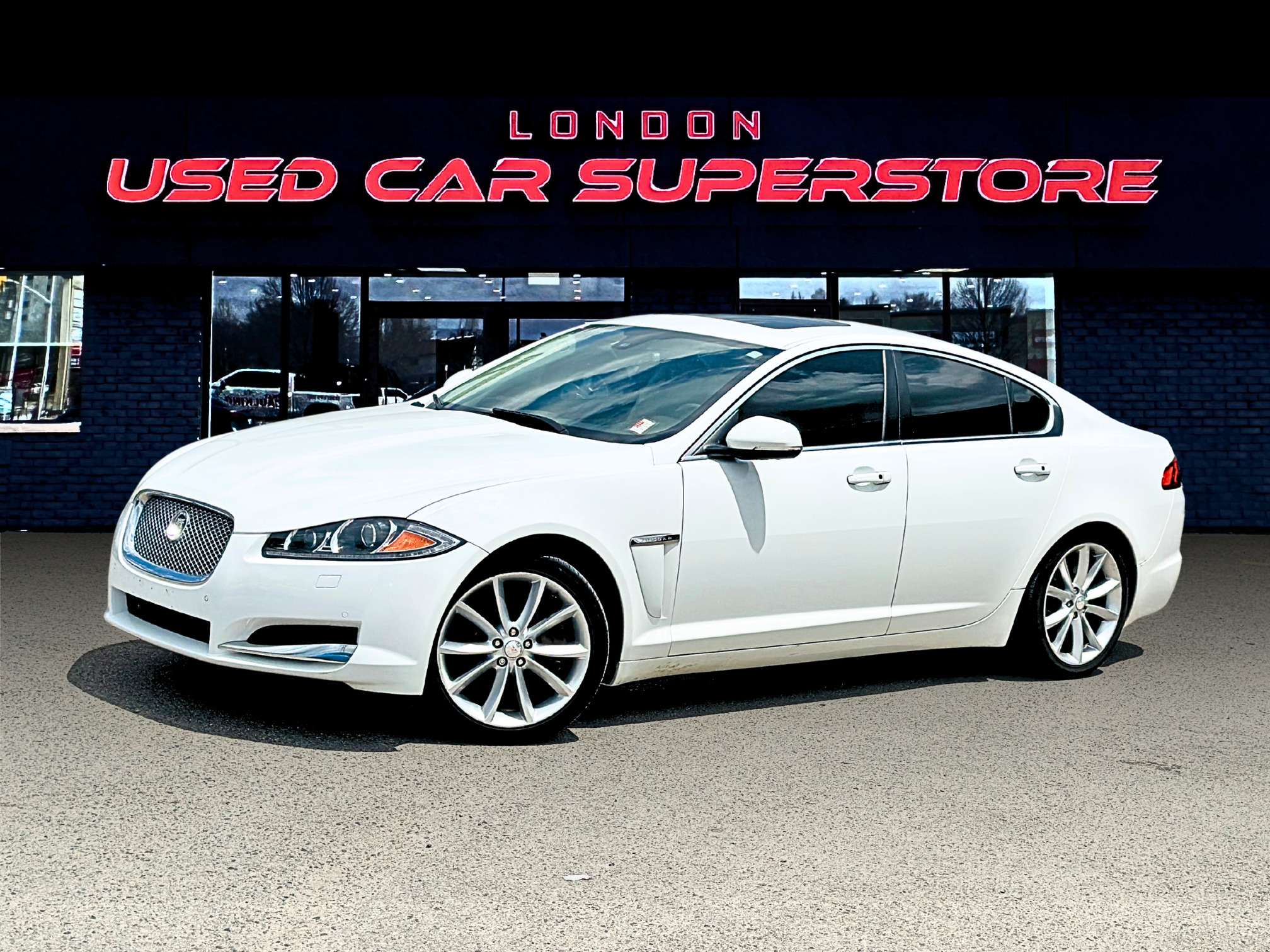 White 2015 Jaguar XF Sedan Automatic