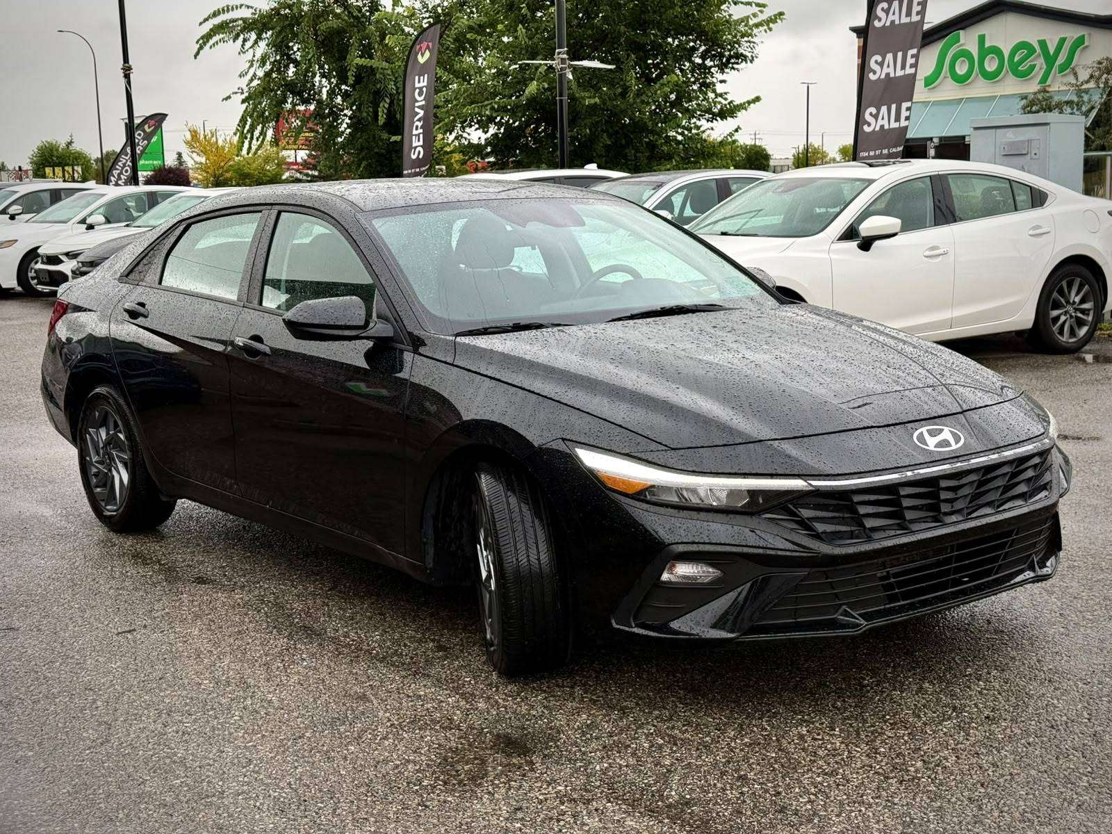 2025 Hyundai Elantra — view 5