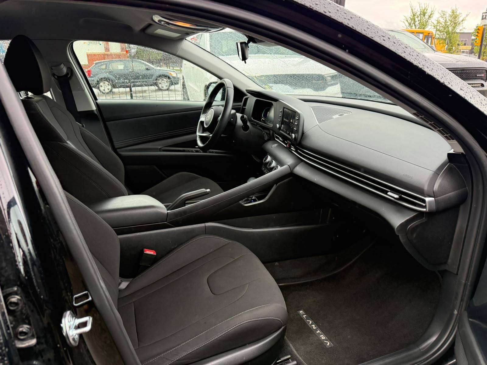 2025 Hyundai Elantra — view 7