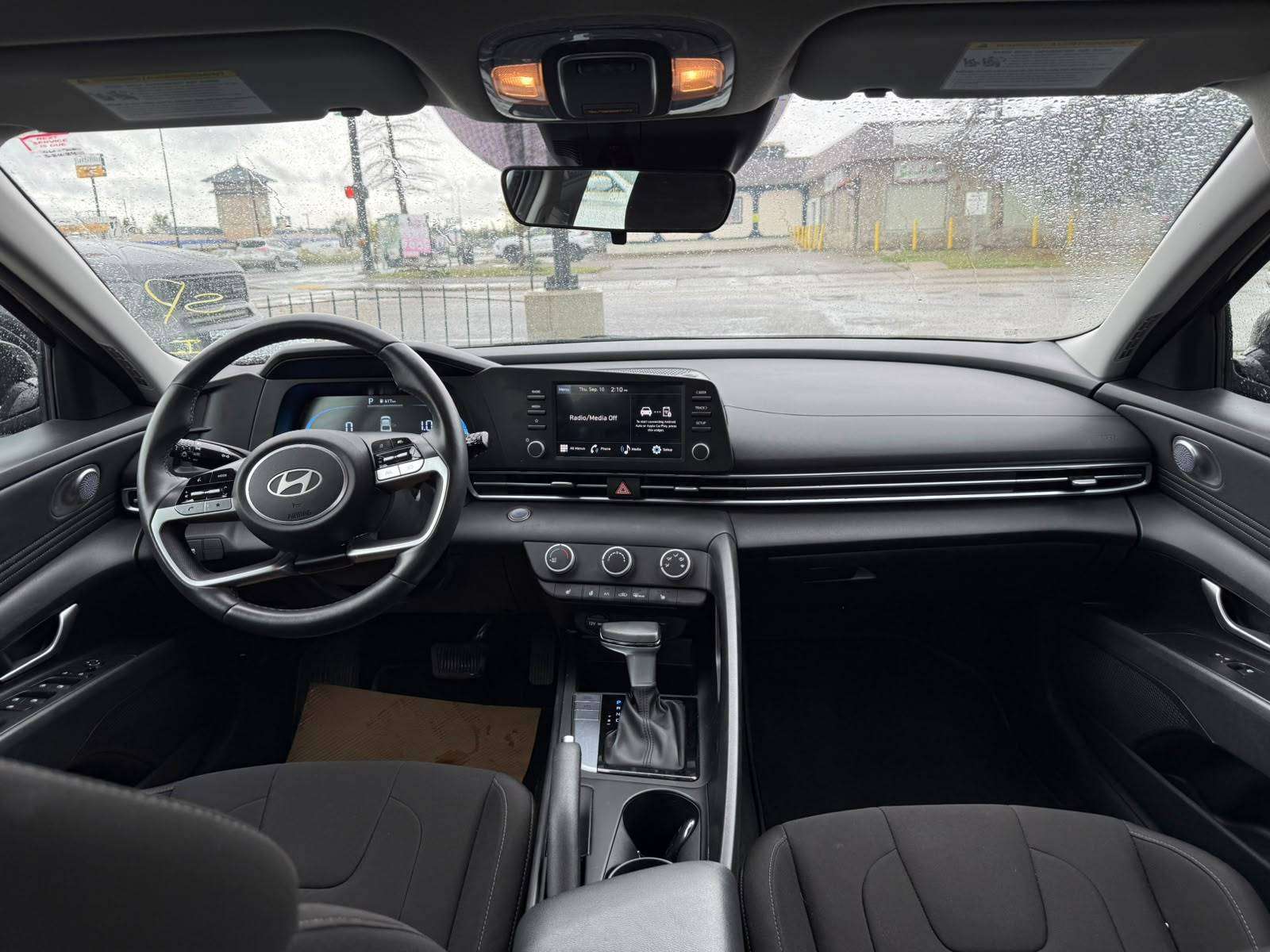 2025 Hyundai Elantra — view 12