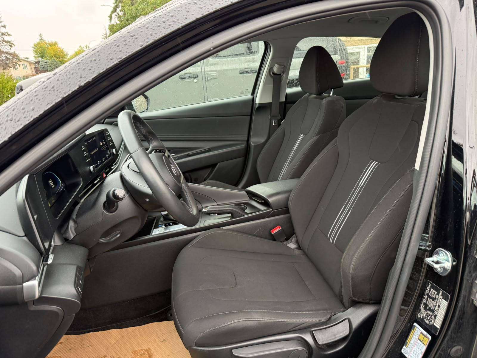 2025 Hyundai Elantra — view 8