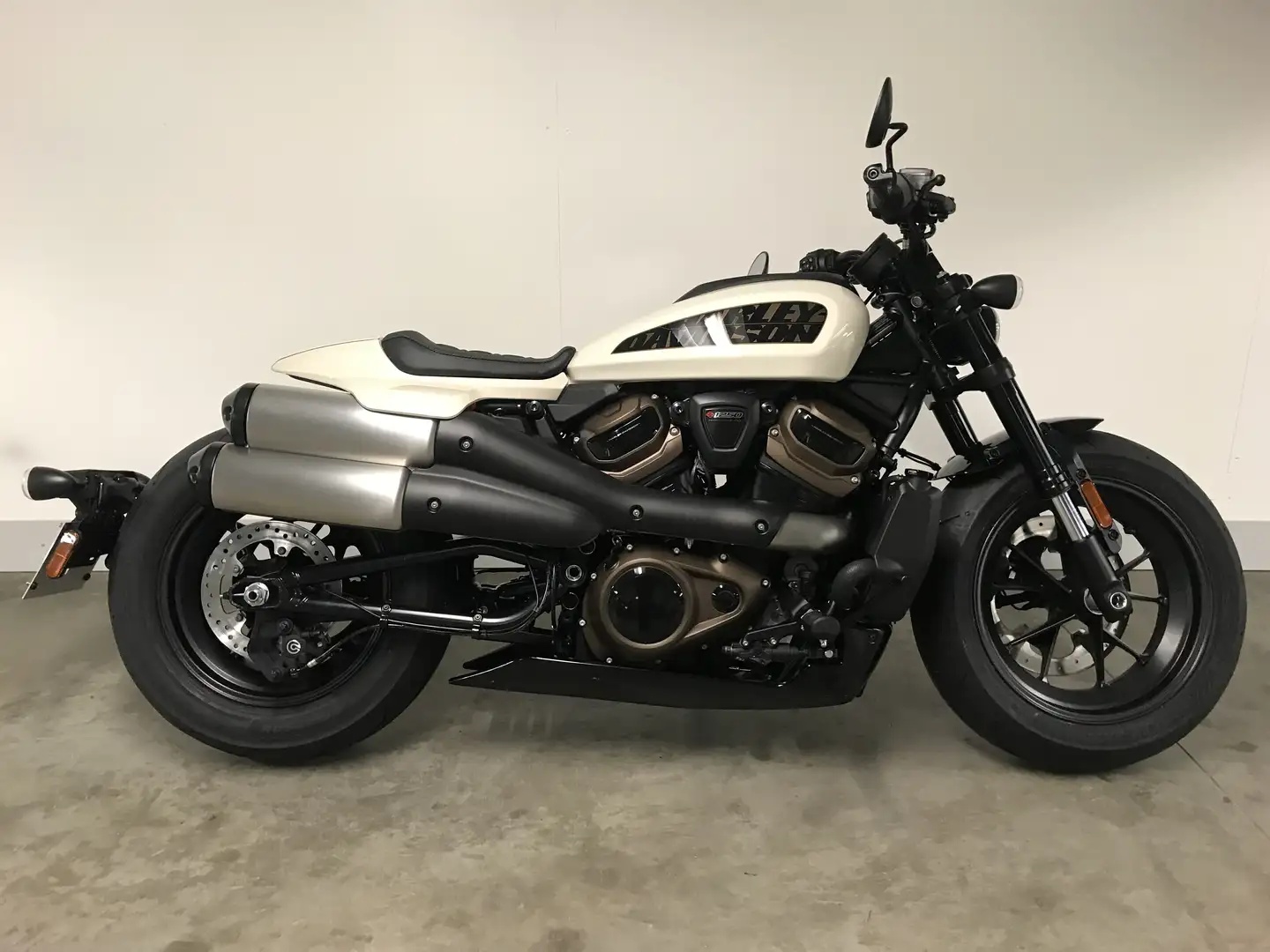 Harley-Davidson Sportster RH1250S Wit - 1