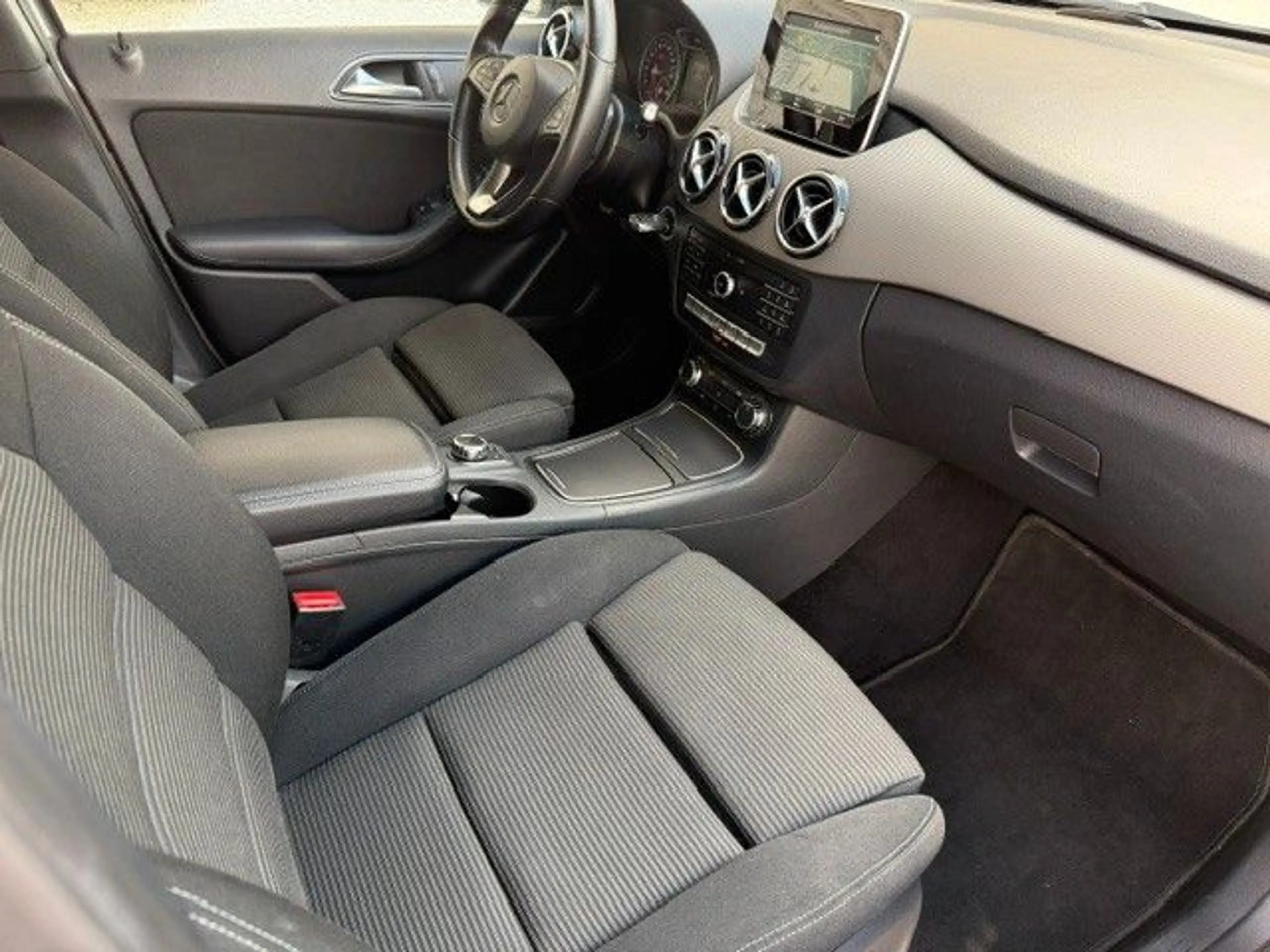 Mercedes-Benz B 180 CDI / d 7G-DCT — photo 10