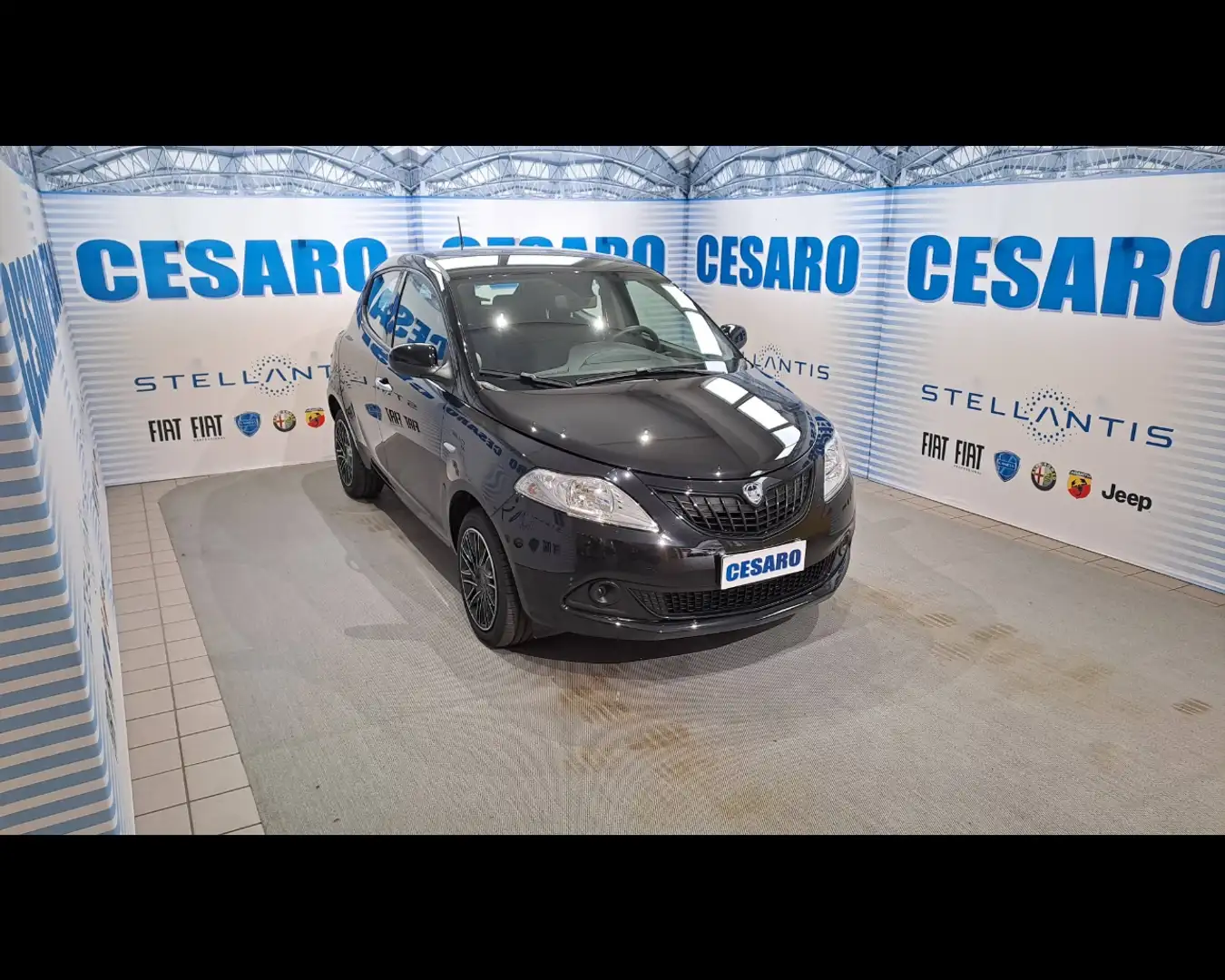 Lancia Ypsilon 1.0 FireFly Hybrid Platino Schwarz - 1