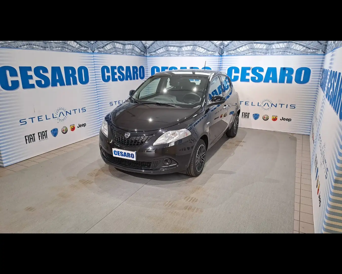 Lancia Ypsilon 1.0 FireFly Hybrid Platino Schwarz - 2