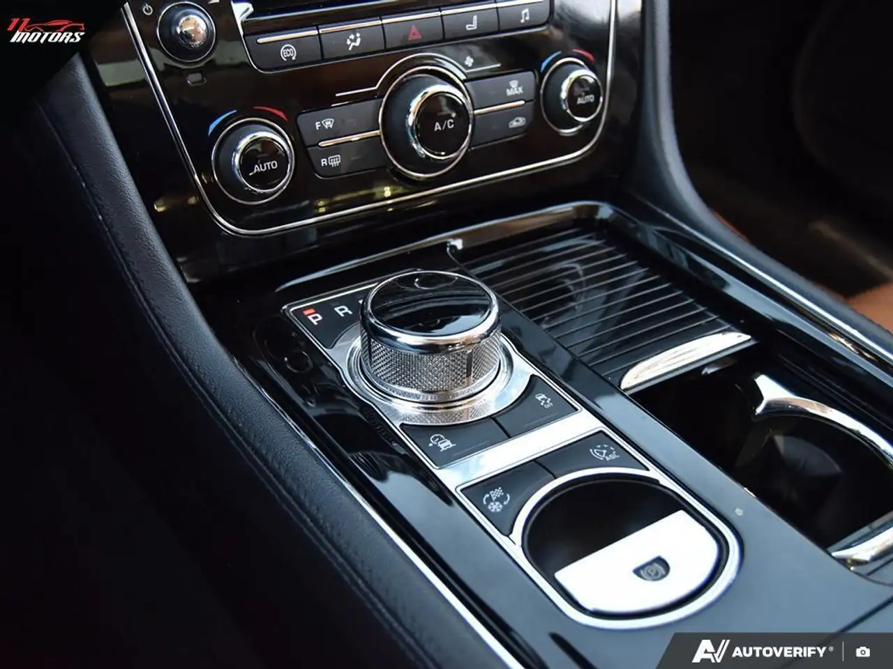 Jaguar XJ снимка Jaguar XJ