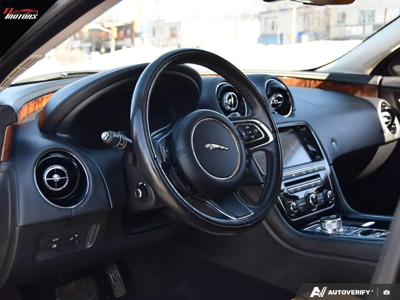 Jaguar XJ снимка Jaguar XJ