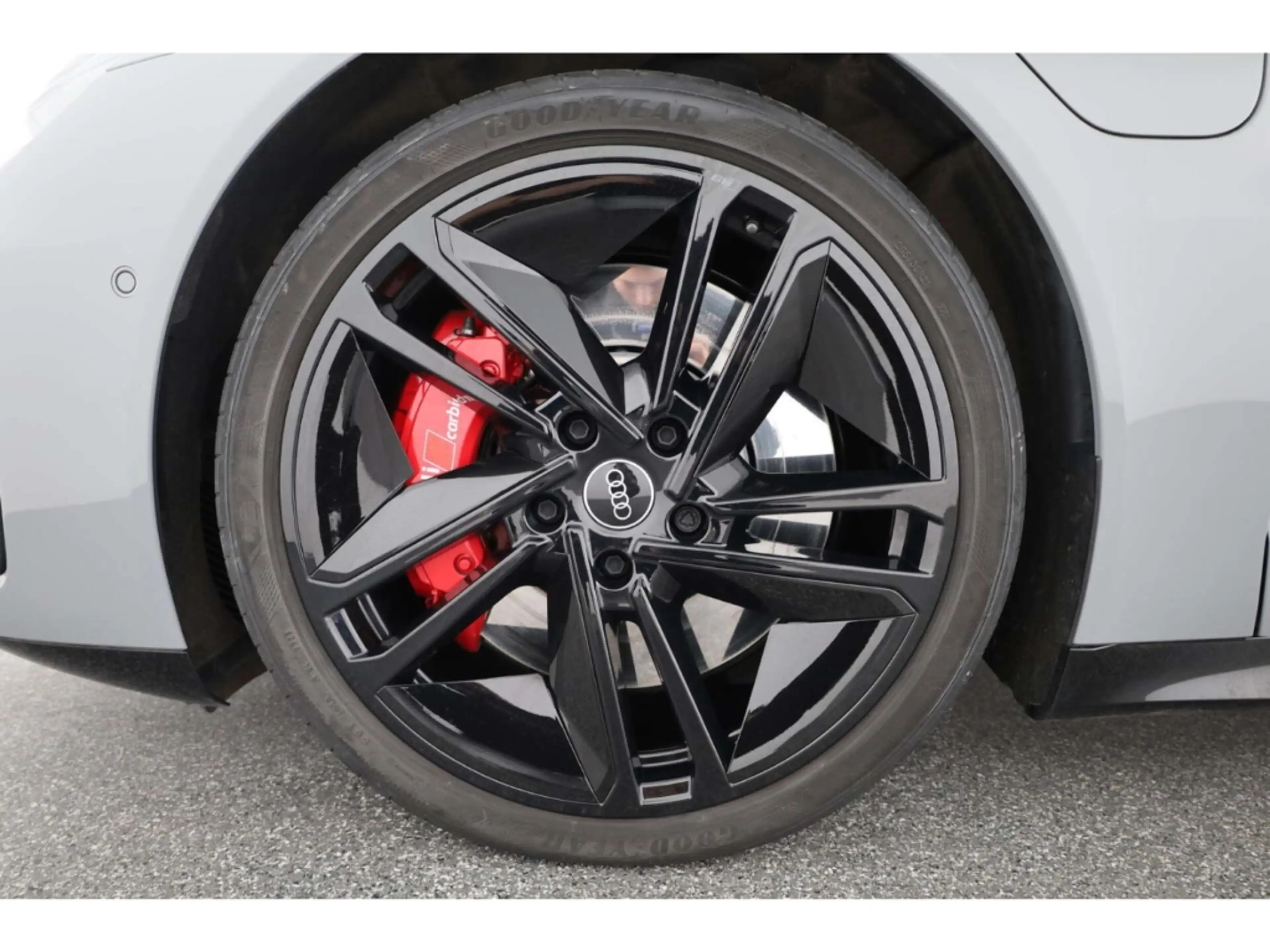 Audi e-tron — photo 8